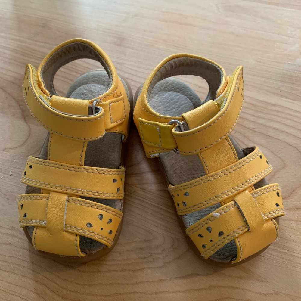 See Kai Run Gloria Yellow Sandals size 4